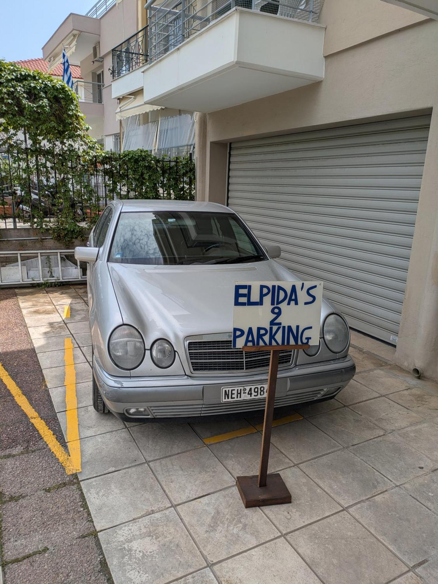 Elpidas 2 Private Parking * Thessaloniki